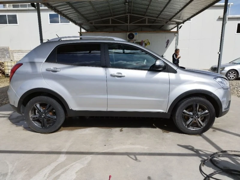 SsangYong Korando 2.0 HDI, снимка 4 - Автомобили и джипове - 40205991