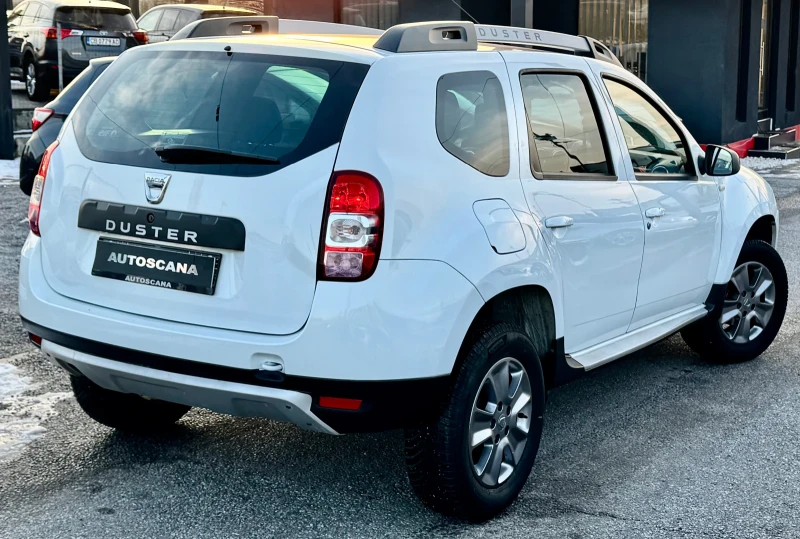 Dacia Duster Фабрична Газ, снимка 4 - Автомобили и джипове - 48630130