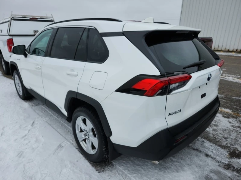 Toyota Rav4 * HYBRID LE * CARFAX * БЕЗ ПЪРВОНАЧАЛНА ВНОСКА, снимка 4 - Автомобили и джипове - 53087374