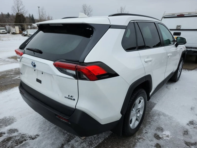 Toyota Rav4 * HYBRID LE * CARFAX * БЕЗ ПЪРВОНАЧАЛНА ВНОСКА, снимка 3 - Автомобили и джипове - 53087374