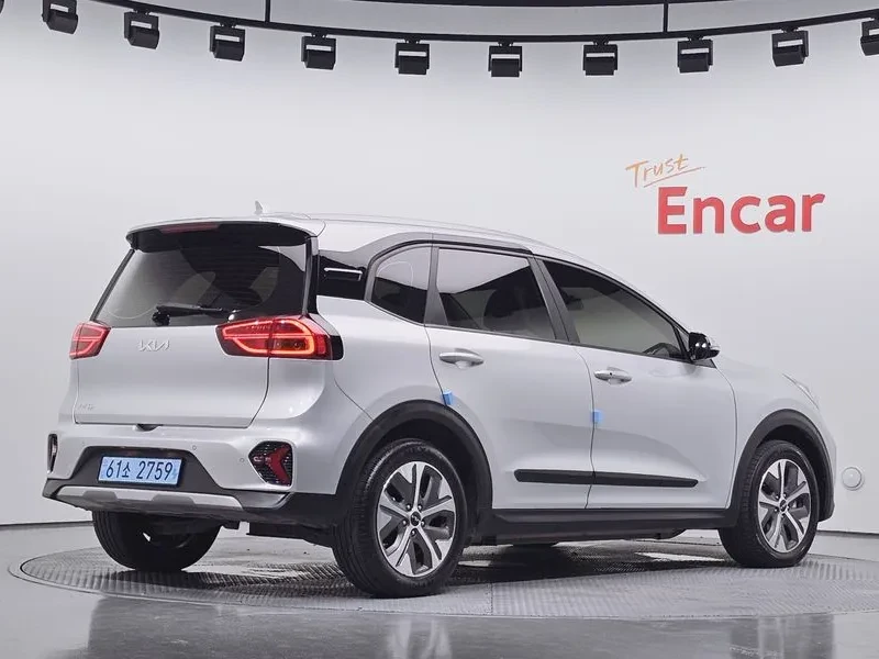 Kia Niro САМО 30% АВАНС, снимка 2 - Автомобили и джипове - 56489210
