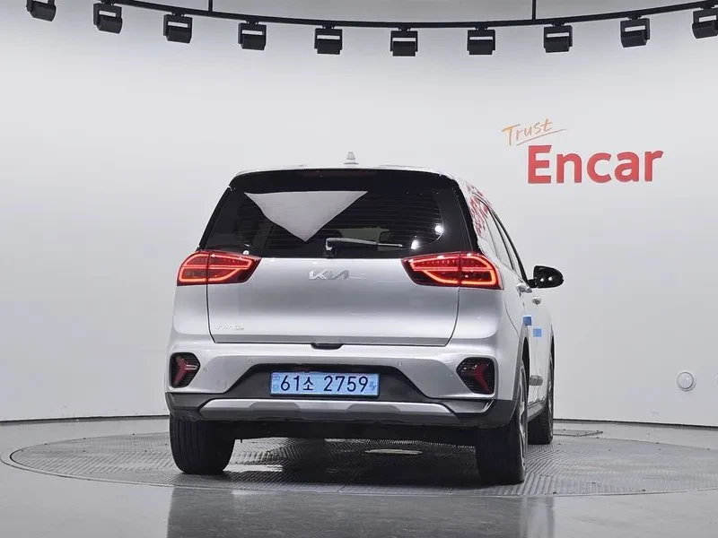 Kia Niro САМО 30% АВАНС, снимка 4 - Автомобили и джипове - 56489210
