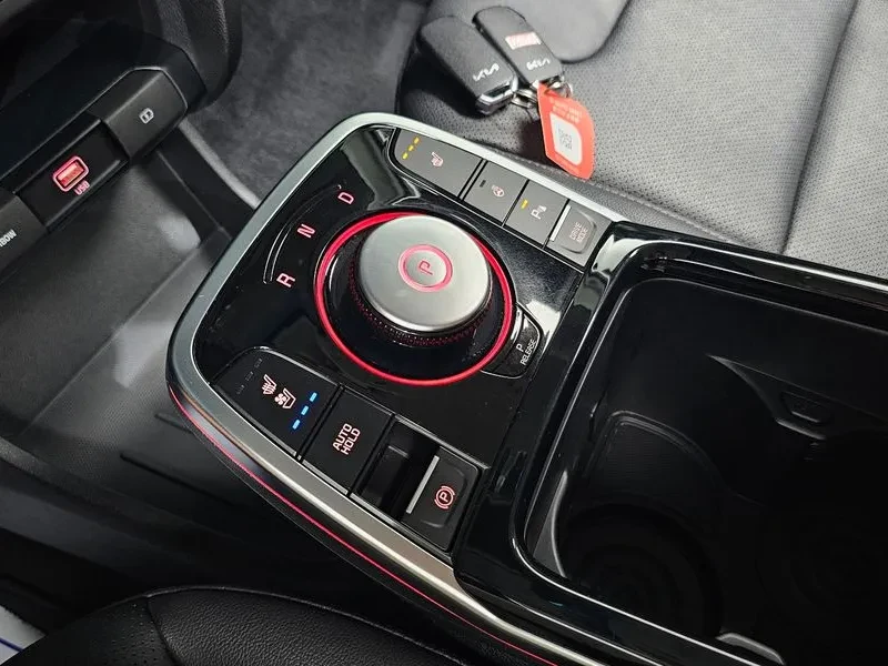 Kia Niro САМО 30% АВАНС, снимка 9 - Автомобили и джипове - 56489210