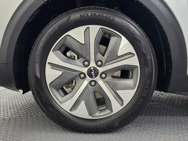 Kia Niro САМО 30% АВАНС, снимка 5 - Автомобили и джипове - 56489210