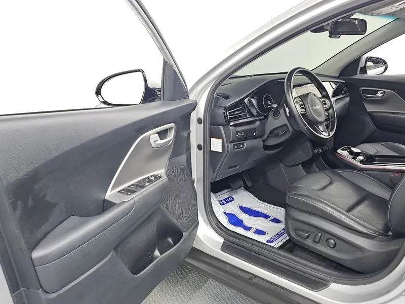 Kia Niro САМО 30% АВАНС, снимка 10 - Автомобили и джипове - 56489210