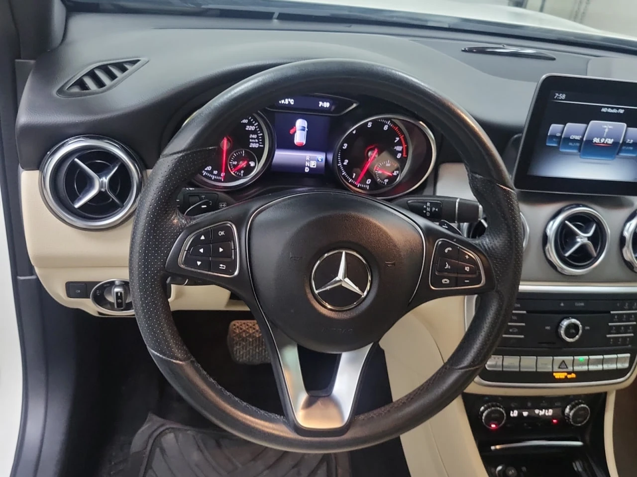 Mercedes-Benz GLA * CARFAX * АВТО КРЕДИТ * ЦЕНА ДО БГ! - изображение 10