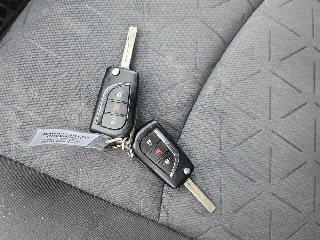 Toyota Rav4 * HYBRID LE * CARFAX * БЕЗ ПЪРВОНАЧАЛНА ВНОСКА - изображение 8