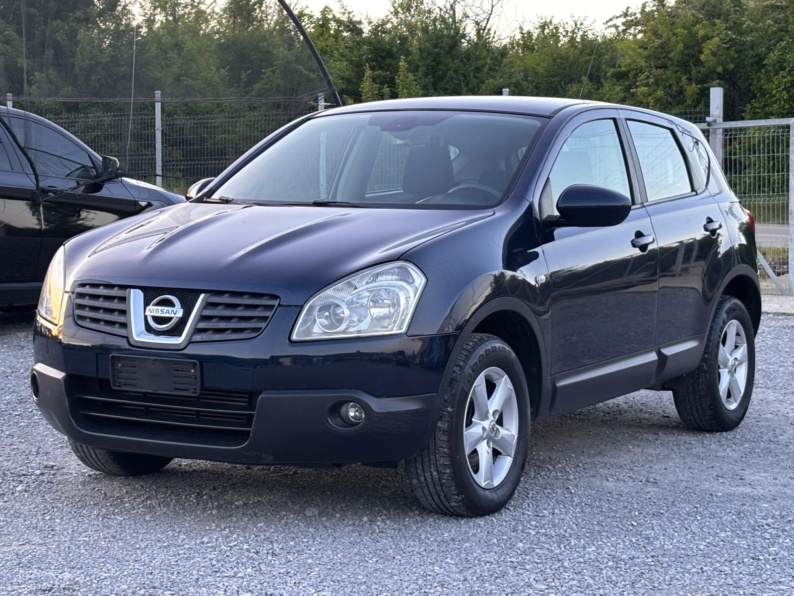 Nissan Qashqai 1.5 DCI, снимка 2 - Автомобили и джипове - 54435421