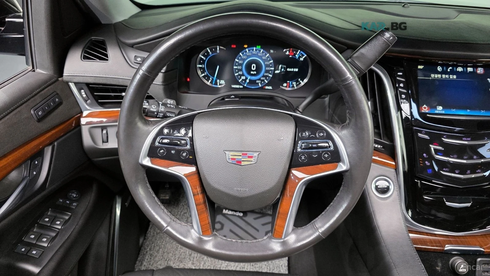 Cadillac Escalade * 6.2* ПОДГРЕВ* ОБДУХВАНЕ* 360* HEAD-UP* ШИБИДАХ* , снимка 12 - Автомобили и джипове - 54892843