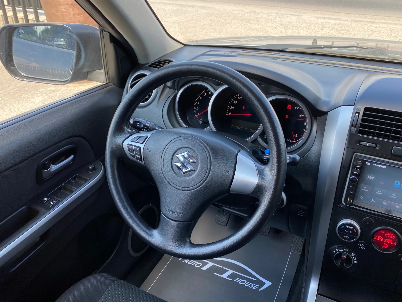 Suzuki Grand vitara 2.0* LPG* 4x4* КАТО НОВА* , снимка 13 - Автомобили и джипове - 55122413