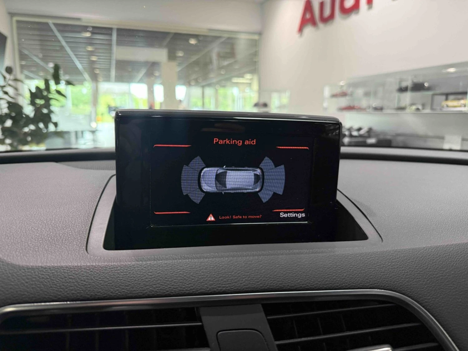 Audi Q3 Sport, снимка 10 - Автомобили и джипове - 56369253