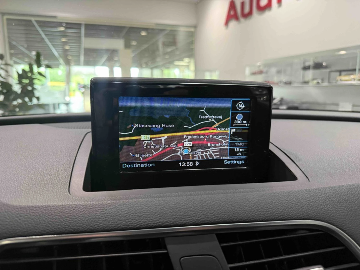 Audi Q3 Sport, снимка 9 - Автомобили и джипове - 56369253