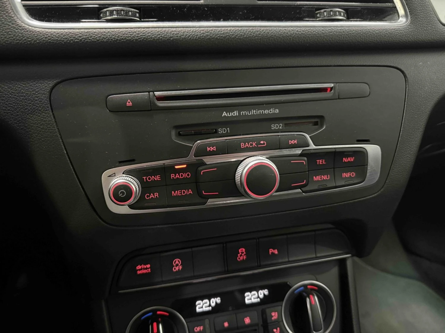Audi Q3 Sport, снимка 8 - Автомобили и джипове - 56369253