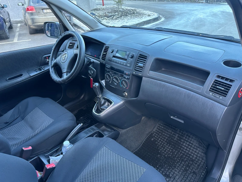 Toyota Corolla verso VVTI, снимка 14 - Автомобили и джипове - 48948607