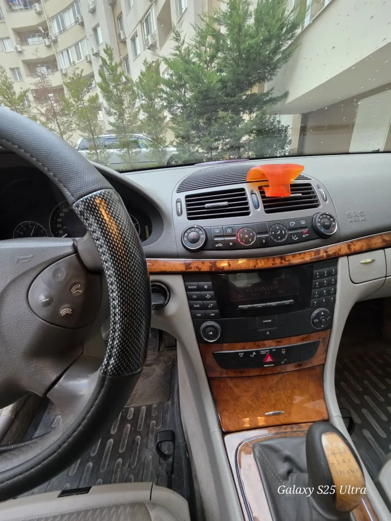 Mercedes-Benz E 220, снимка 13 - Автомобили и джипове - 52414306