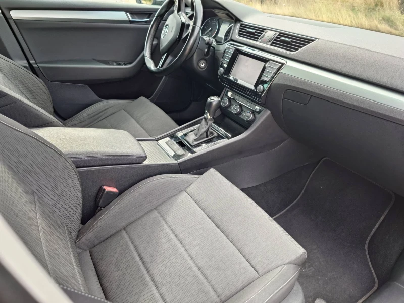 Skoda Superb, снимка 6 - Автомобили и джипове - 51984765