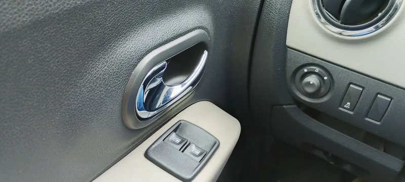 Dacia Lodgy 1.6 MPI / LPG - Отличен автомобил!, снимка 8 - Автомобили и джипове - 53295332