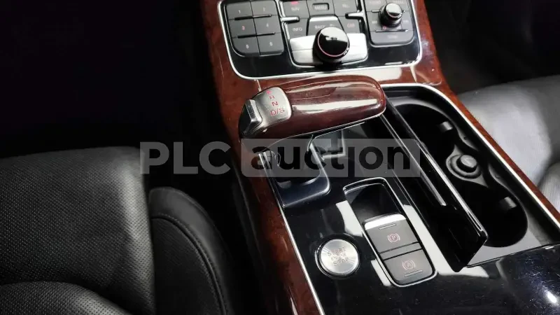 Audi A8 Адаптивно окачване (ECS)* Кожен салон* Люк, снимка 9 - Автомобили и джипове - 54076352