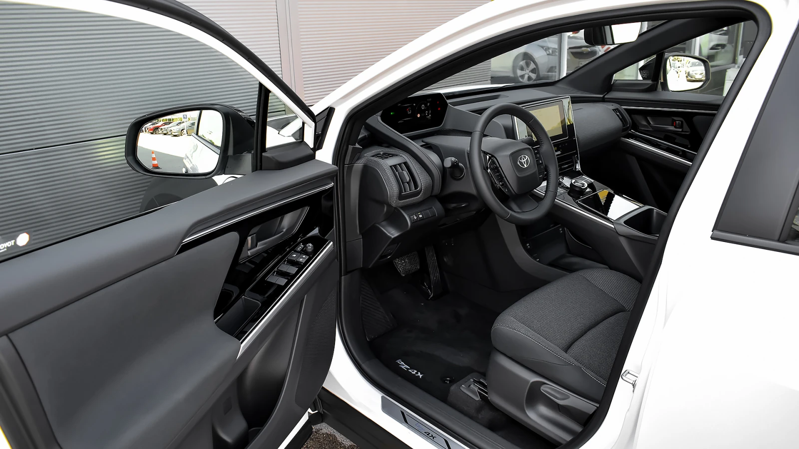 Toyota bZ4X Comfort 4x2 71.4 kWh BEV - изображение 8