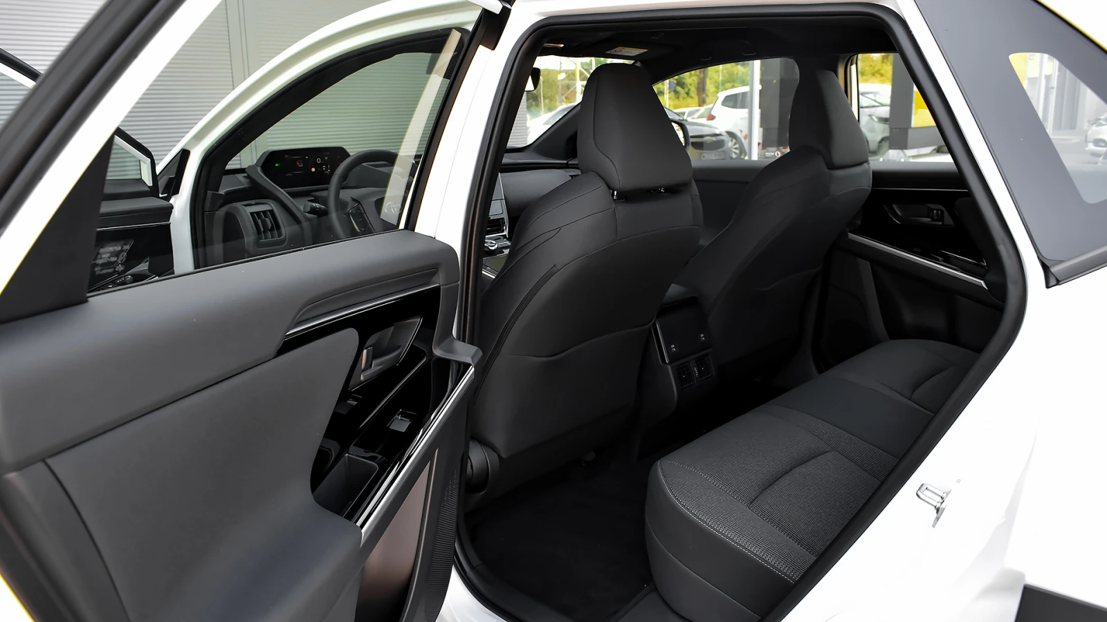 Toyota bZ4X Comfort 4x2 71.4 kWh BEV - изображение 9
