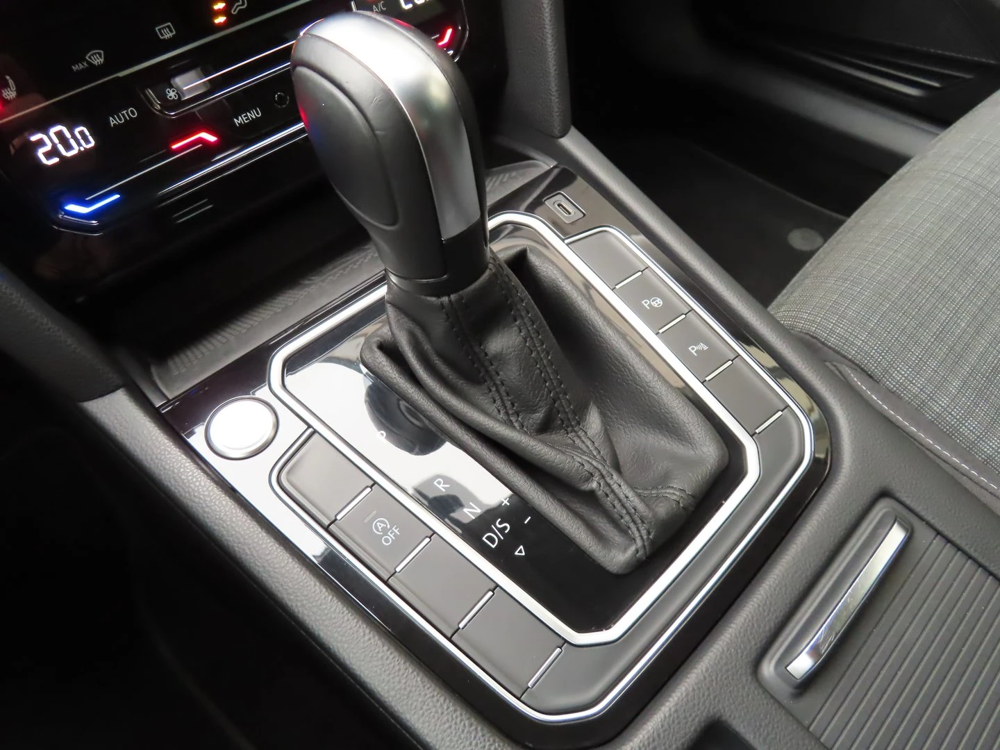 VW Passat Business 2.0 TDI SCR DSG | Mobile.bg   14