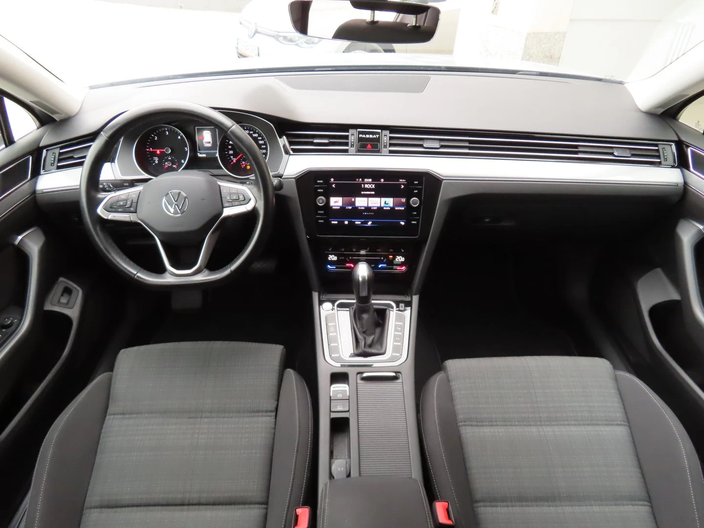 VW Passat Business 2.0 TDI SCR DSG | Mobile.bg   11