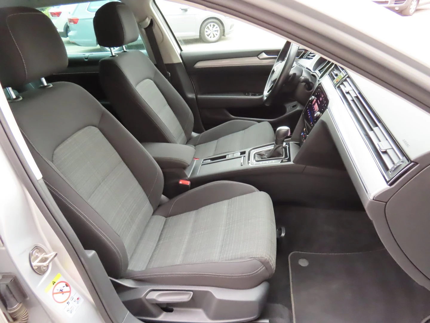 VW Passat Business 2.0 TDI SCR DSG | Mobile.bg   7