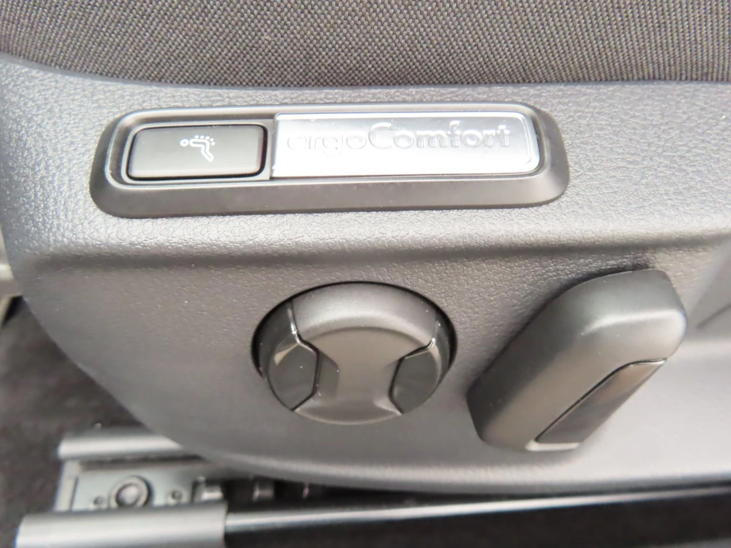 VW Passat Business 2.0 TDI SCR DSG | Mobile.bg   6