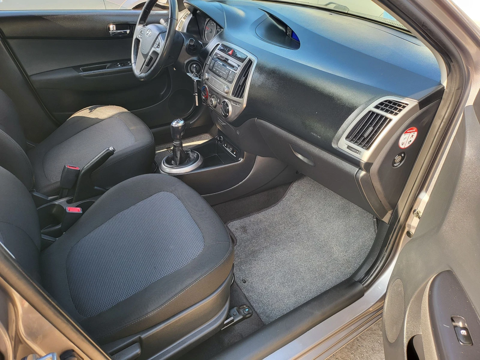 Hyundai I20 1.4 16v facelift - изображение 10