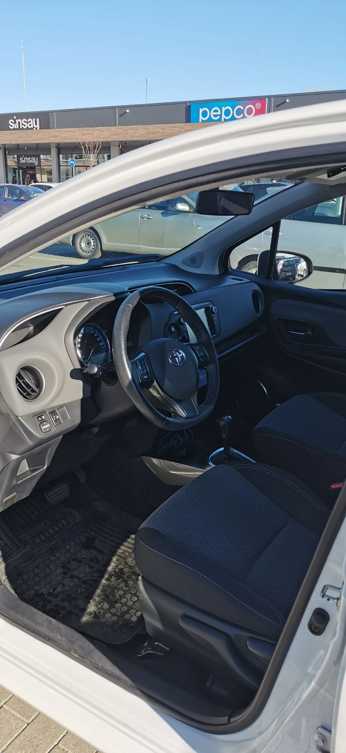 Toyota Yaris, снимка 12 - Автомобили и джипове - 53750141