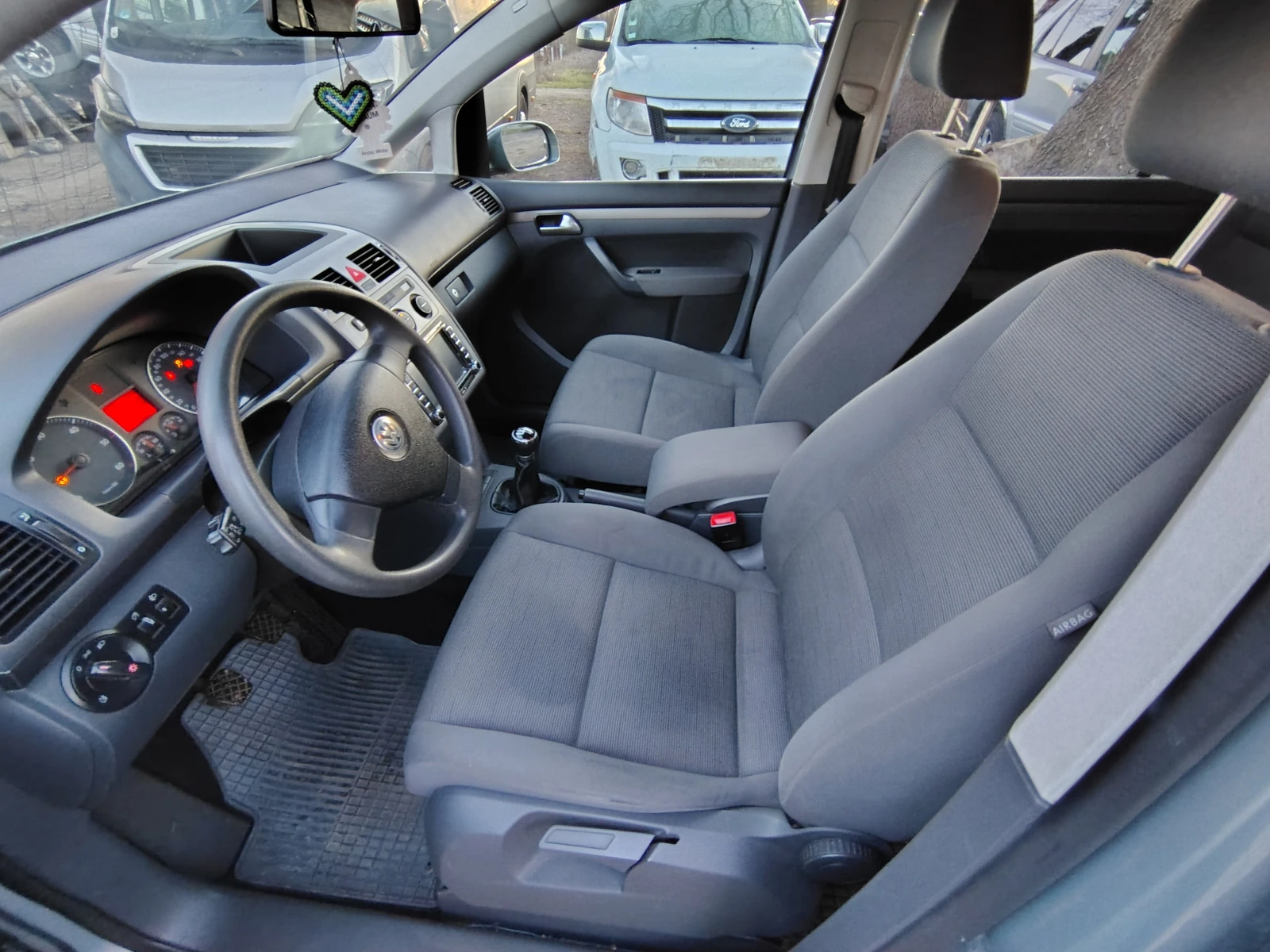 VW Touran, снимка 10 - Автомобили и джипове - 53868940