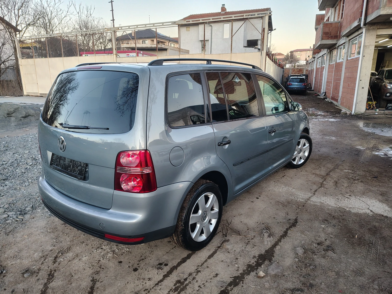 VW Touran, снимка 5 - Автомобили и джипове - 53868940