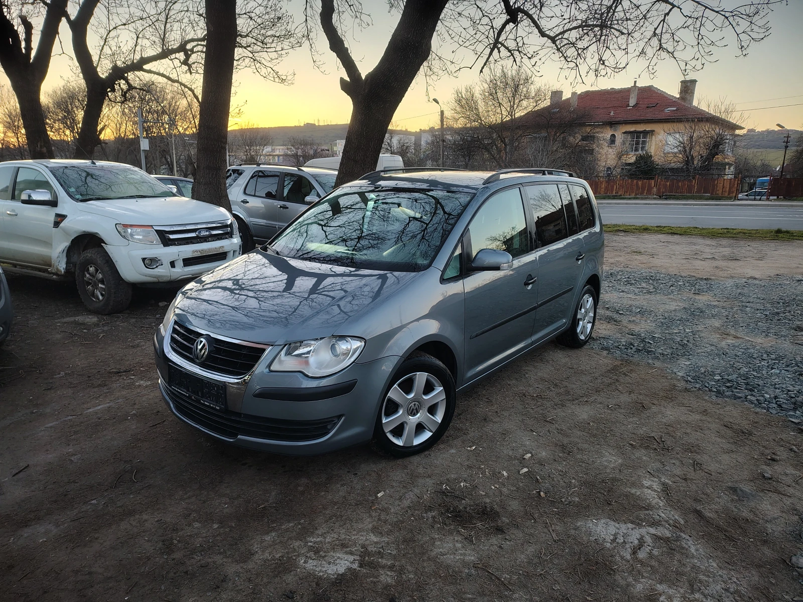 VW Touran, снимка 2 - Автомобили и джипове - 53868940