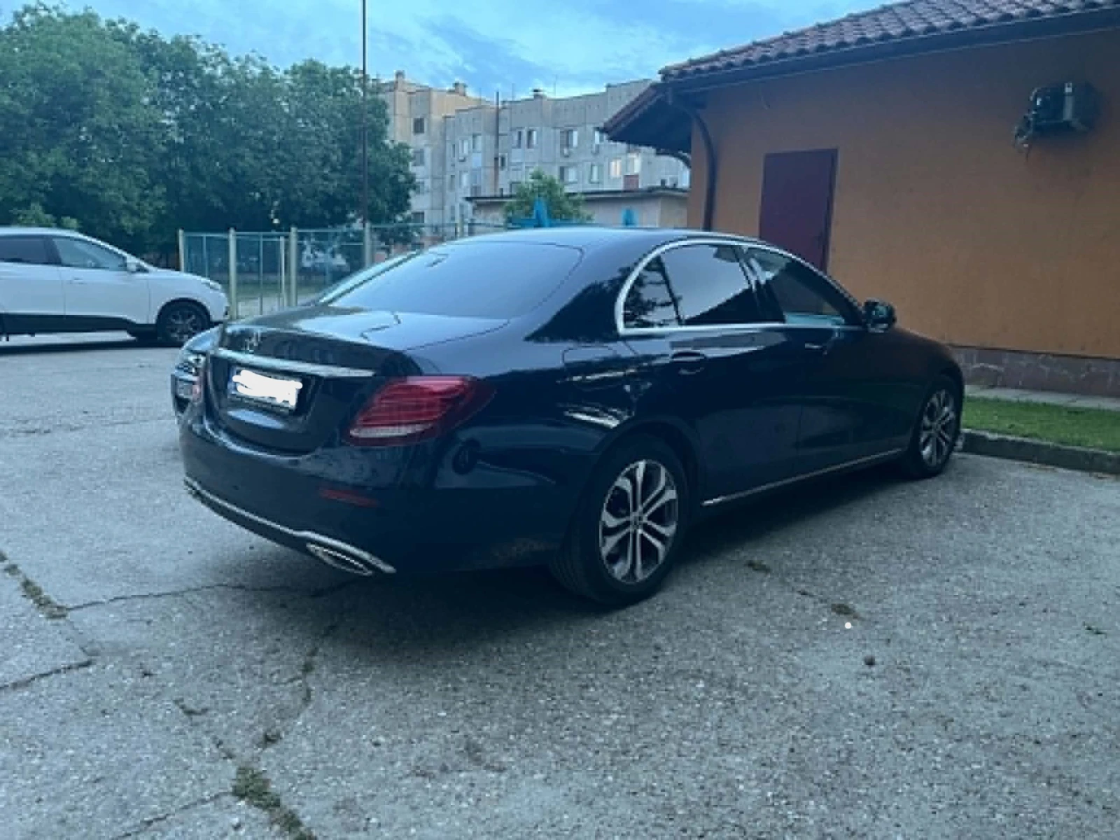 Mercedes-Benz E 200 4-matic 94000km от Силвър Стар, снимка 15 - Автомобили и джипове - 54510456