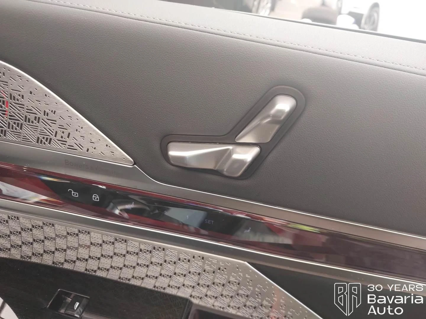 BMW i7 M70 xDrive, снимка 14 - Автомобили и джипове - 55103245