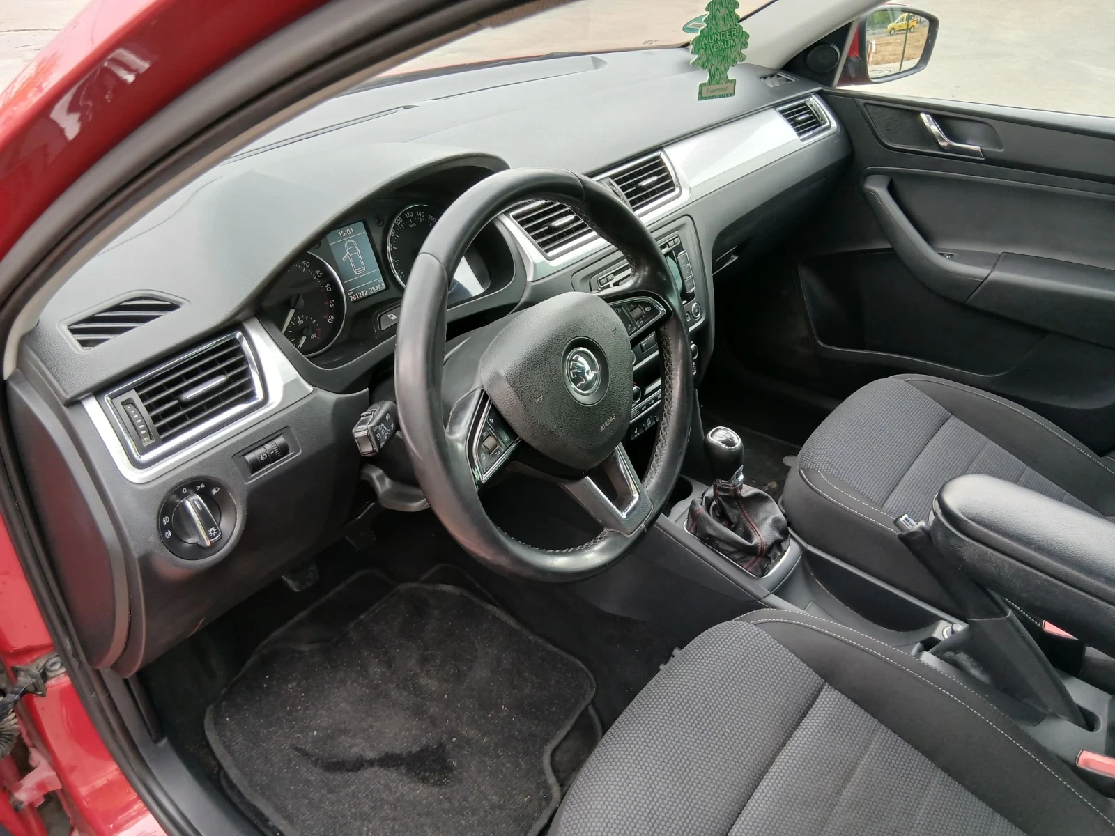 Skoda Rapid 1.6, снимка 9 - Автомобили и джипове - 55220250
