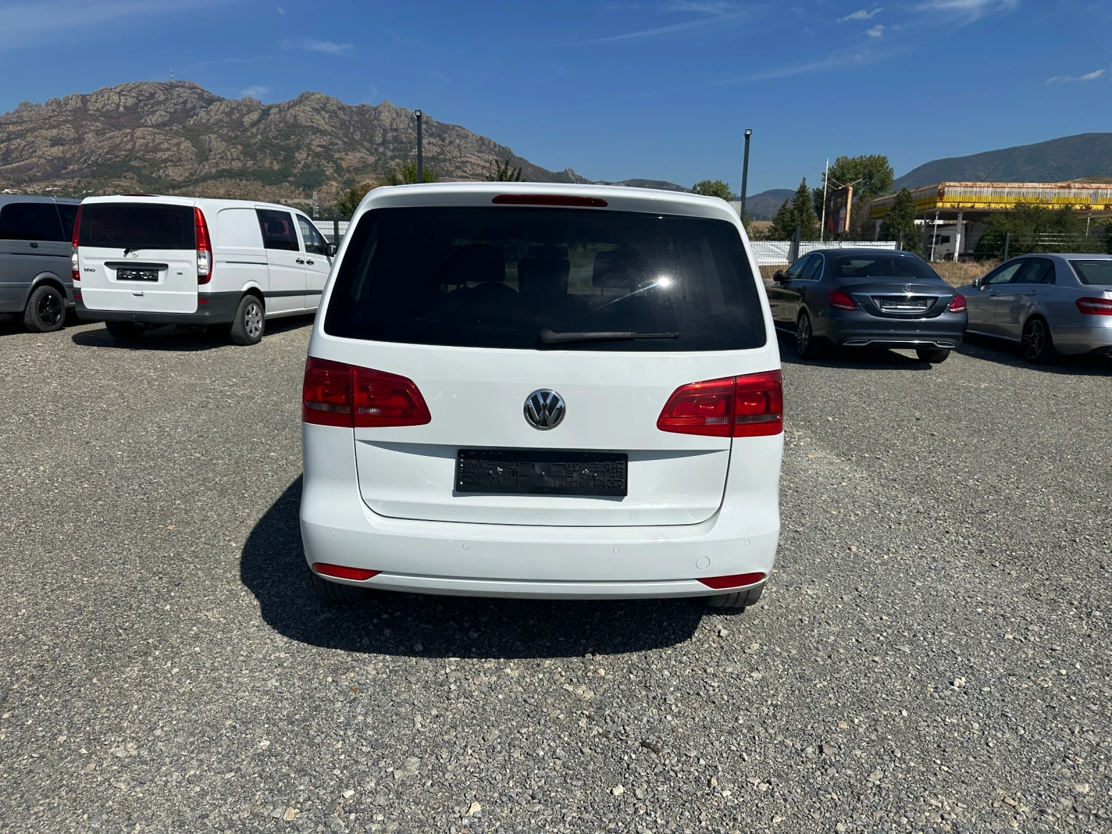 VW Touran 2.0TDI* 140к.с* АВТОМАТИК* НАВИ* КЛИМАТРОНИК, снимка 13 - Автомобили и джипове - 56182814
