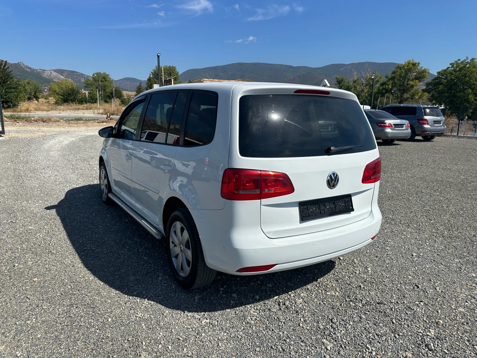 VW Touran 2.0TDI* 140к.с* АВТОМАТИК* НАВИ* КЛИМАТРОНИК, снимка 5 - Автомобили и джипове - 56182814