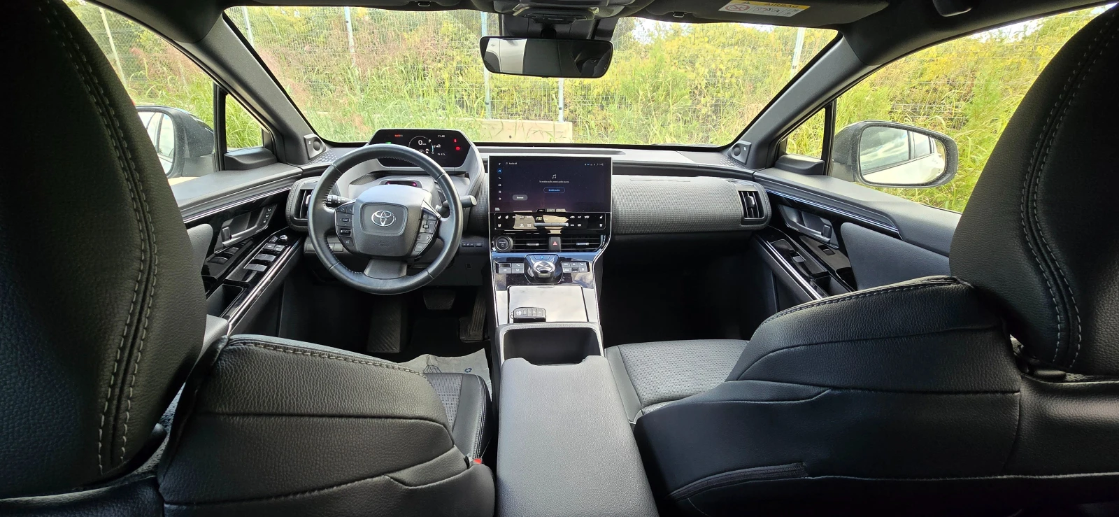 Toyota bZ4X, снимка 8 - Автомобили и джипове - 56309308