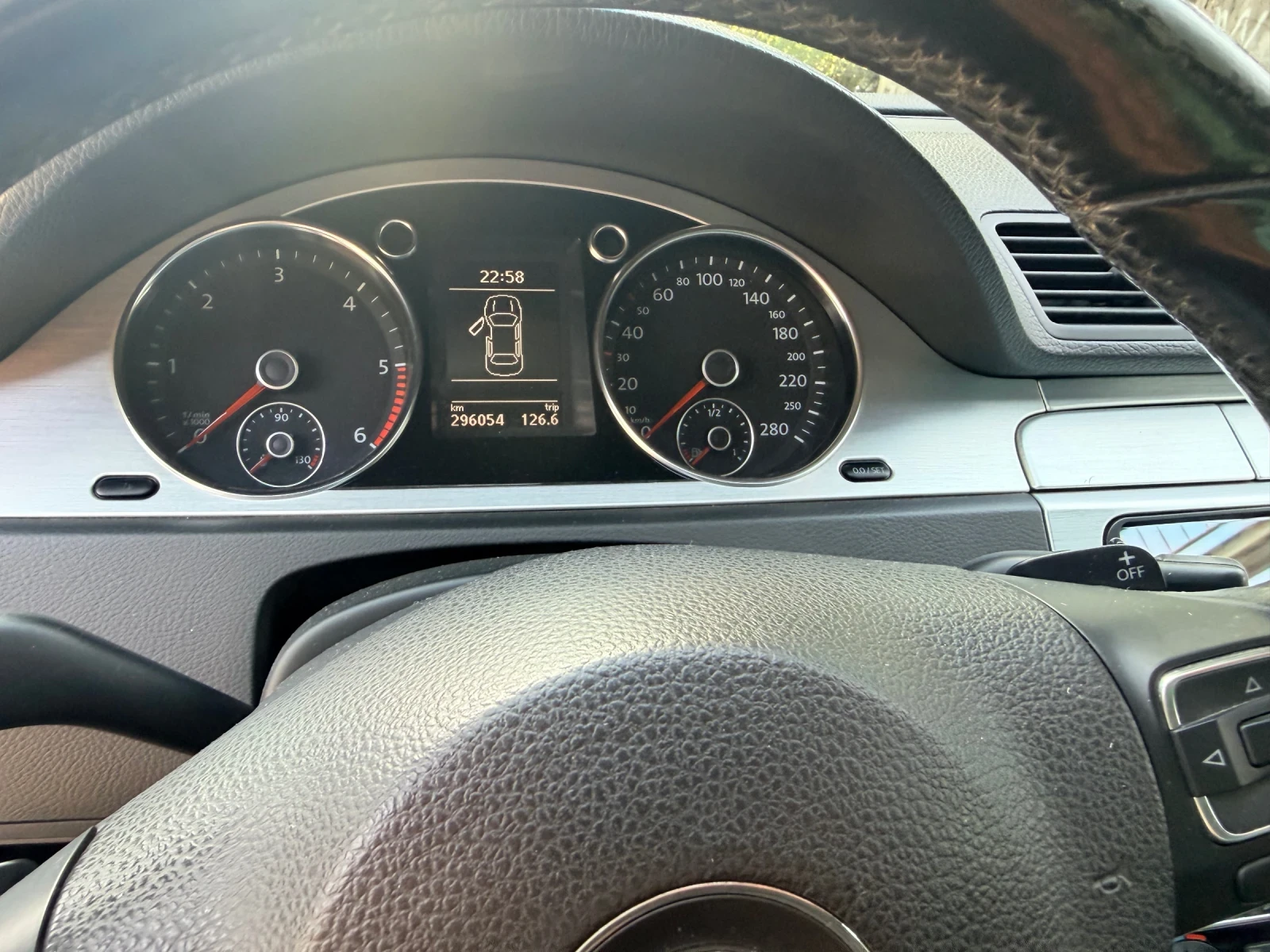 VW Passat 2.0 ТДИ, снимка 15 - Автомобили и джипове - 56437288