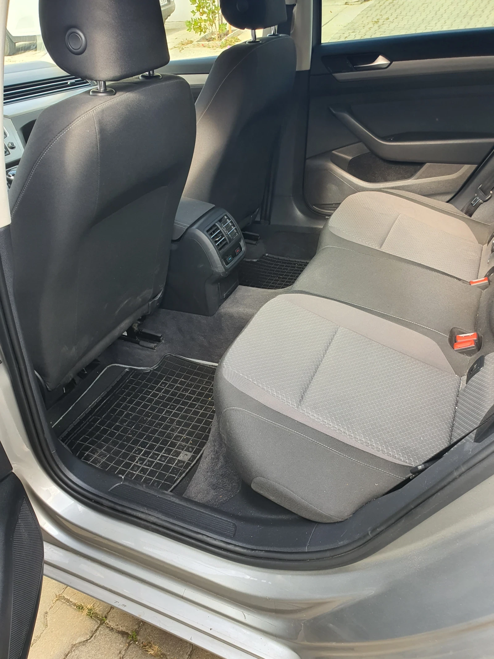 VW Passat 1.6TDI NAVI 120 к.с., снимка 8 - Автомобили и джипове - 56462577