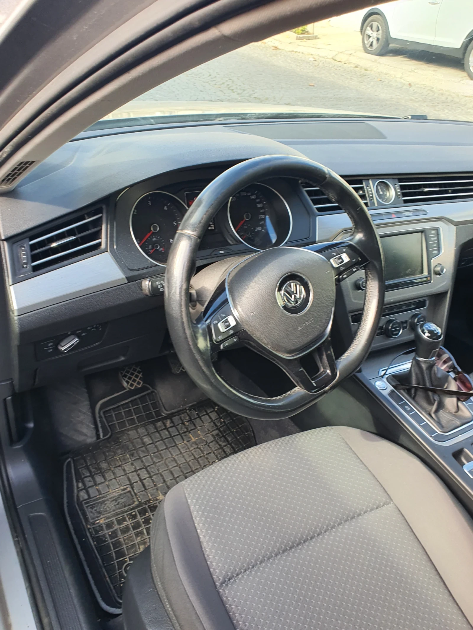 VW Passat 1.6TDI NAVI 120 к.с., снимка 6 - Автомобили и джипове - 56462577