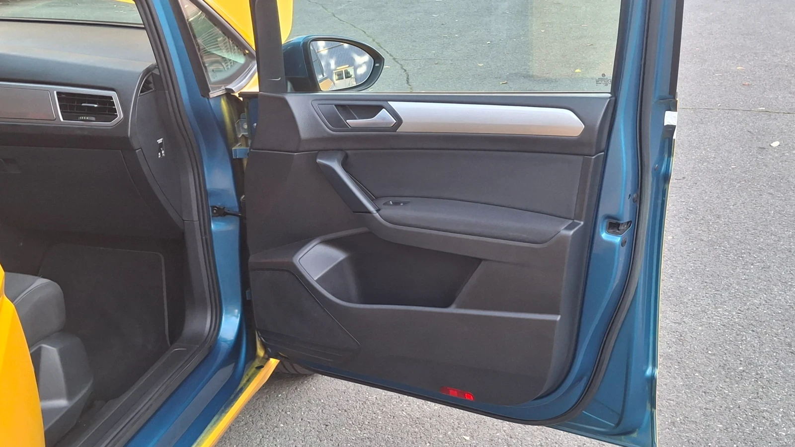 VW Touran, снимка 9 - Автомобили и джипове - 56686969