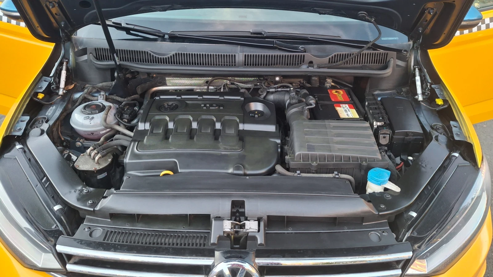 VW Touran, снимка 8 - Автомобили и джипове - 56686969