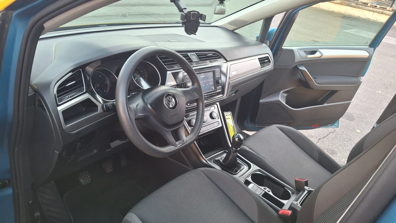 VW Touran, снимка 12 - Автомобили и джипове - 56686969