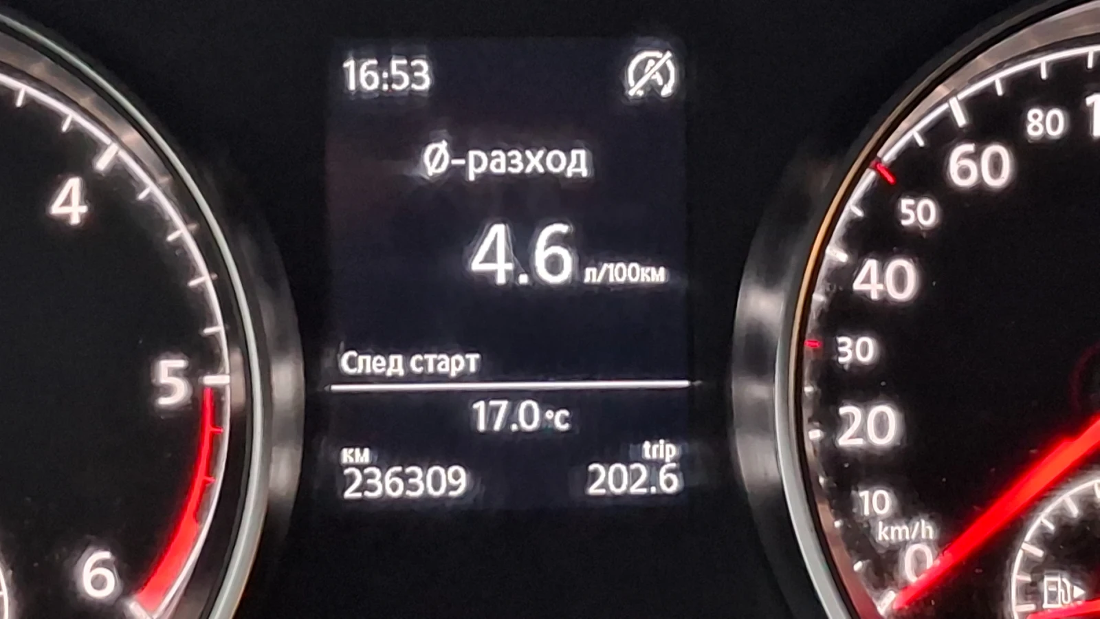 VW Touran, снимка 15 - Автомобили и джипове - 56686969