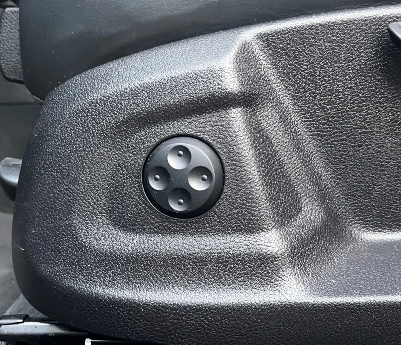 Audi Q3 Audi Q3 QUATTRO Парктроник/Подгрев/Recaro, снимка 16 - Автомобили и джипове - 51782794