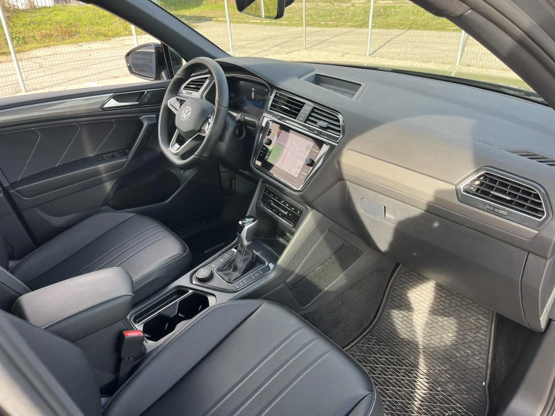 VW Tiguan 2, 0 I R-LINE 4X4, снимка 16 - Автомобили и джипове - 52582673