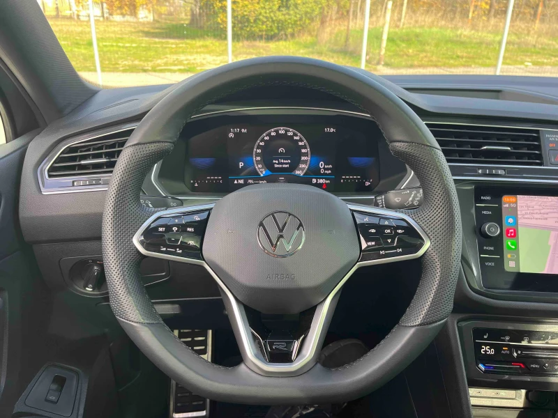 VW Tiguan 2, 0 I R-LINE 4X4, снимка 13 - Автомобили и джипове - 52582673
