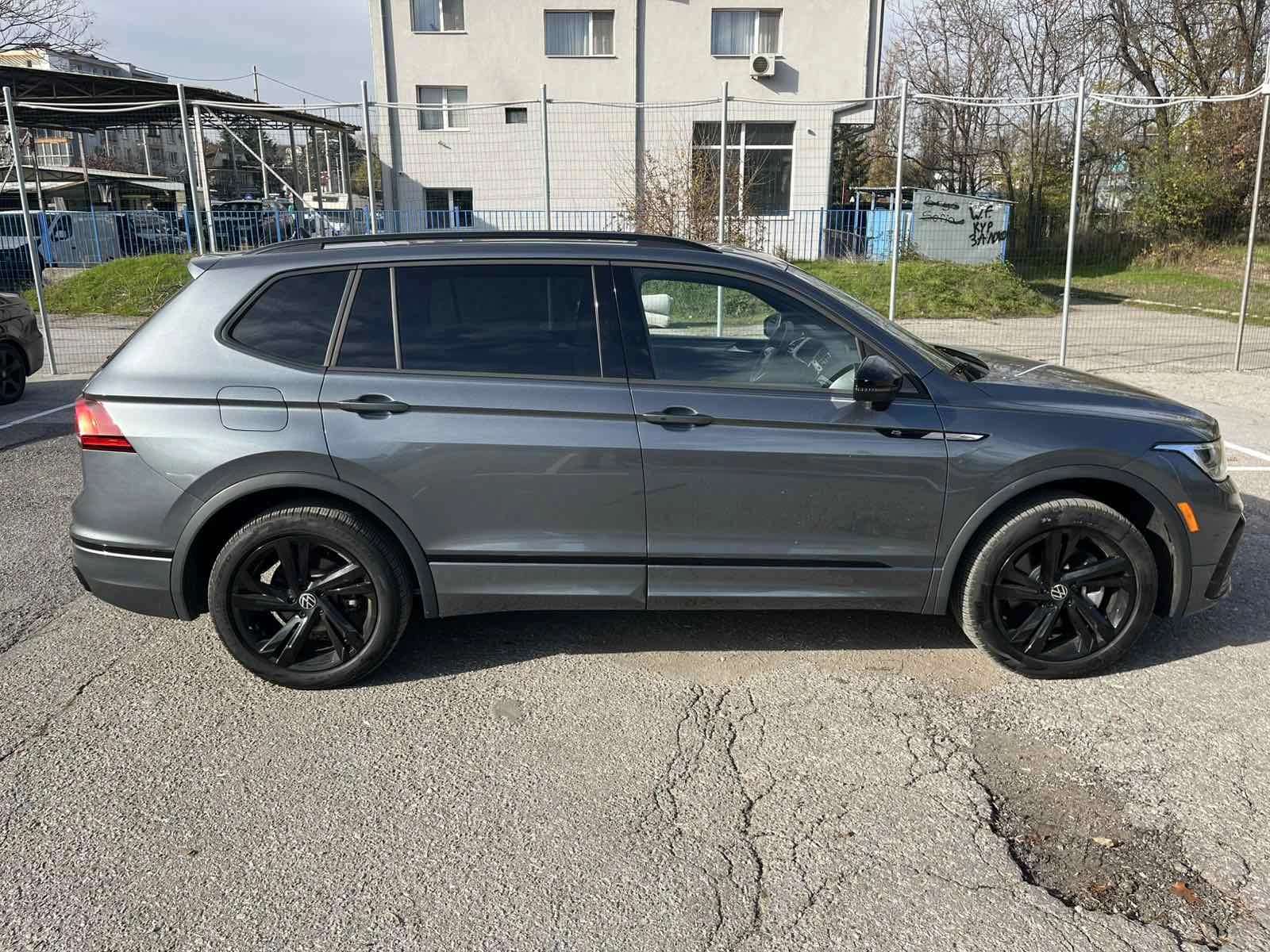 VW Tiguan 2, 0 I R-LINE 4X4 | Mobile.bg   2